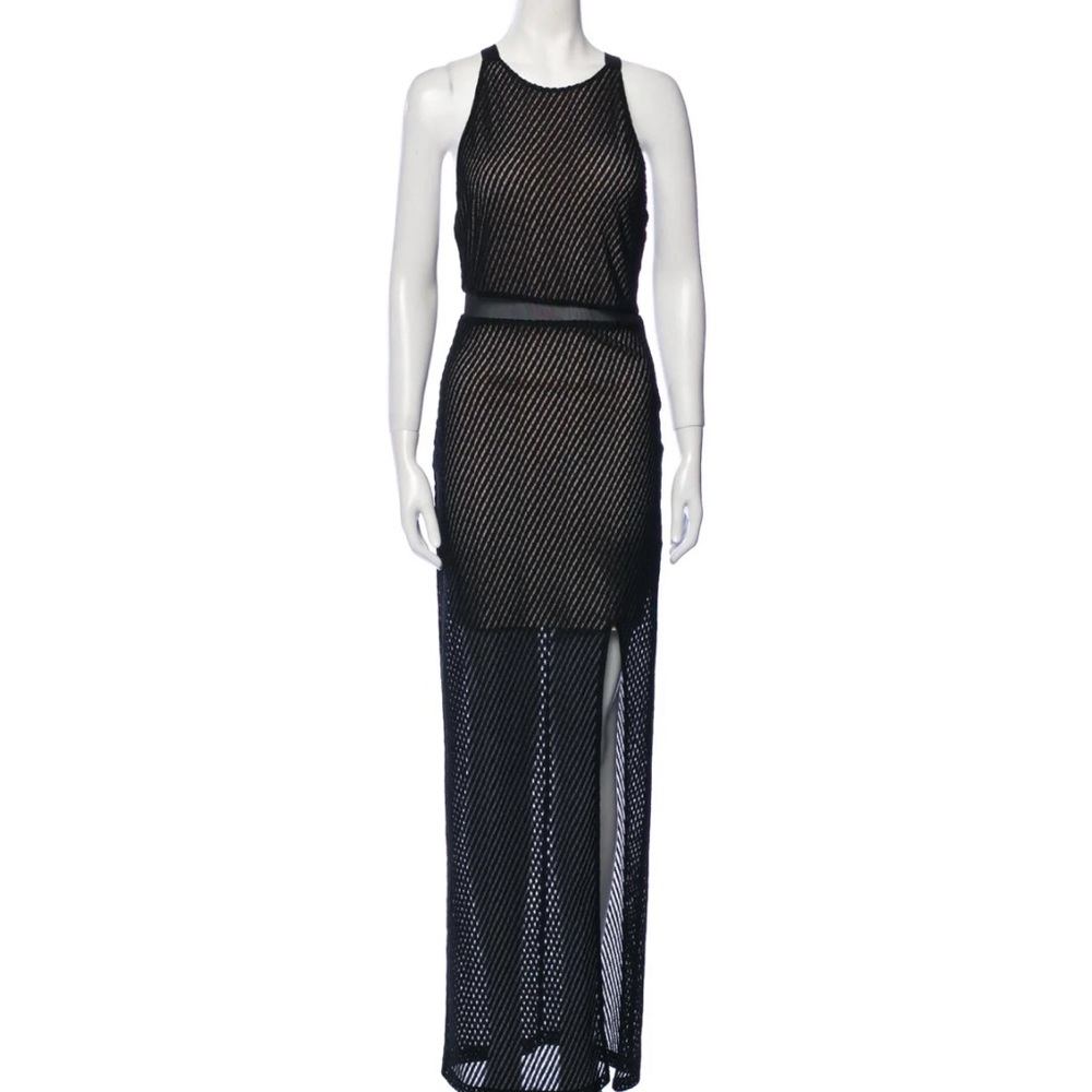 Black
Striped
Sleeveless with Crew Neck
Concealed Zip Closure at Back